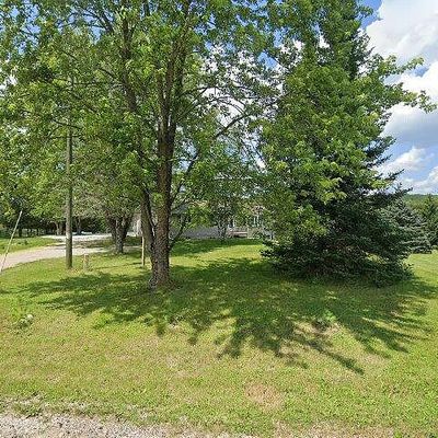 E928 S River Rd, Iola, WI 54945