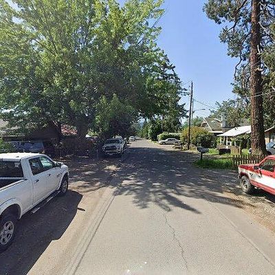 Kenwood Ave, Medford, OR 97501