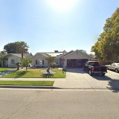 971 Yosemite Dr, Lemoore, CA 93245