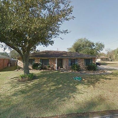 975 Connecticut St, Bridge City, TX 77611