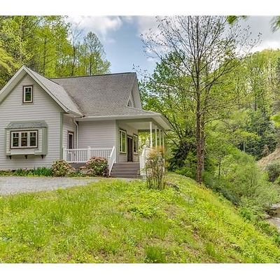 976 Middle Fork Rd, Hendersonville, NC 28792