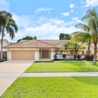 9768 Sun Pointe Dr, Boynton Beach, FL 33437