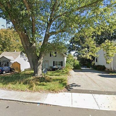 98 Brandegee Ave, Groton, CT 06340