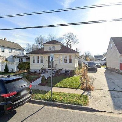 98 E Pennywood Ave, Roosevelt, NY 11575