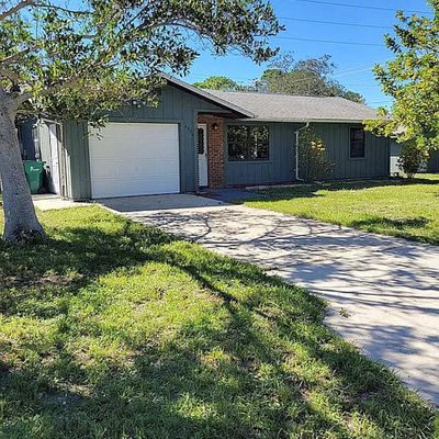 9800 Honeysuckle Dr, Sebastian, FL 32976