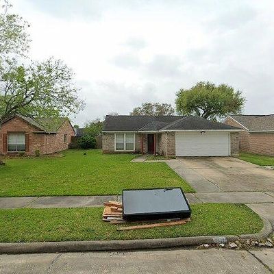 9804 Green Meadow Dr, La Porte, TX 77571