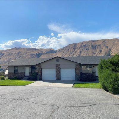 982 Highline Dr, East Wenatchee, WA 98802