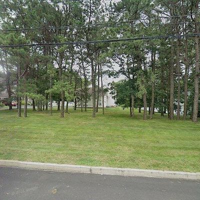 982 Middle Country Rd, Ridge, NY 11961