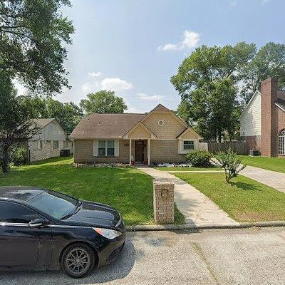 9826 Cherokee St, Baytown, TX 77521