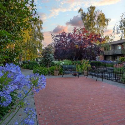 99 E Middlefield Rd, Mountain View, CA 94043