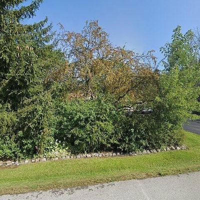 N69 W13556 Harding Dr, Menomonee Falls, WI 53051