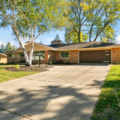 N77 W14965 Wood View Dr, Menomonee Falls, WI 53051