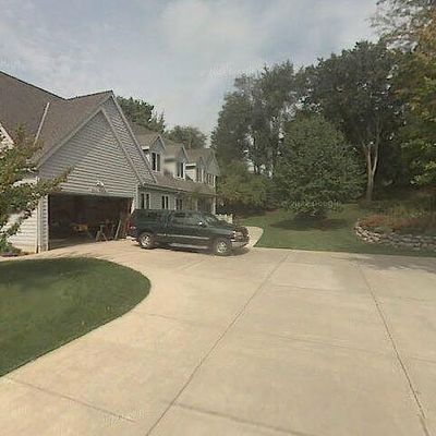 N76 W36211 Saddlebrook Ln, Oconomowoc, WI 53066