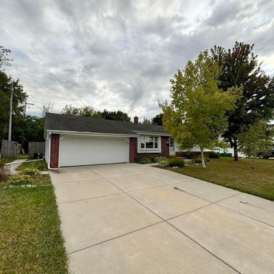 N89 W17275 Roosevelt Dr, Menomonee Falls, WI 53051