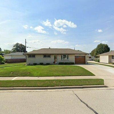 W149 N8135 Winchester St, Menomonee Falls, WI 53051