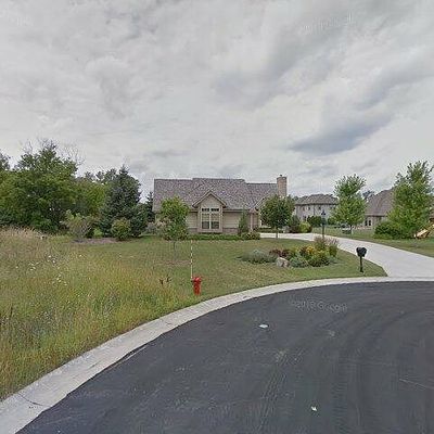 W170 N7719 Trails End Ct, Menomonee Falls, WI 53051