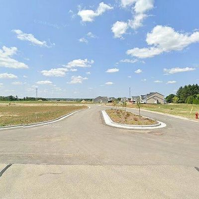 W190 N15751 Maple Fields Cir, Jackson, WI 53037