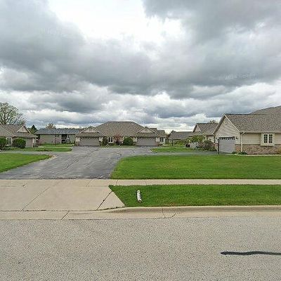 W197 N17085 Stonewall Dr, Jackson, WI 53037