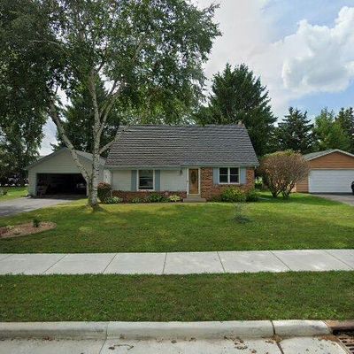 W198 N16937 Ridgeway Dr, Jackson, WI 53037