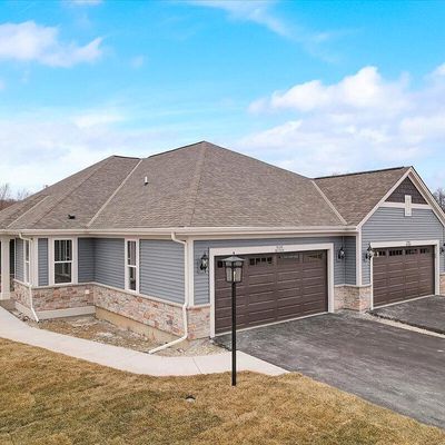 W204 N17635 Laurel Pl, Jackson, WI 53037