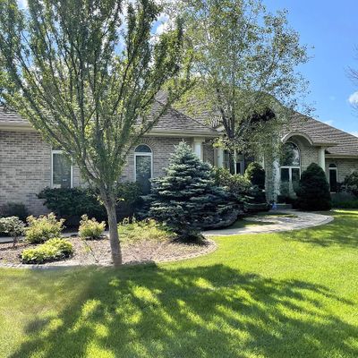 W213 N5230 Golfview Dr, Menomonee Falls, WI 53051