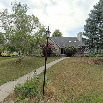 W225 N2671 Alderwood Ln, Waukesha, WI 53186