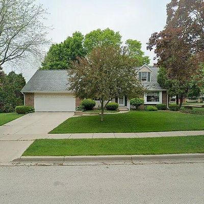 W62 N841 Arbor Dr, Cedarburg, WI 53012