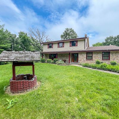 S74 W32624 Twin Oaks Ct, Mukwonago, WI 53149