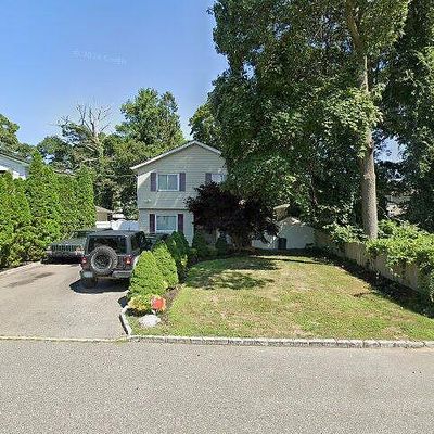 11 Robinson Dr, Shirley, NY 11967