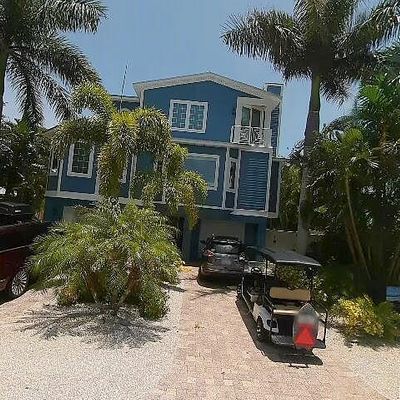 111 81 St St, Holmes Beach, FL 34217