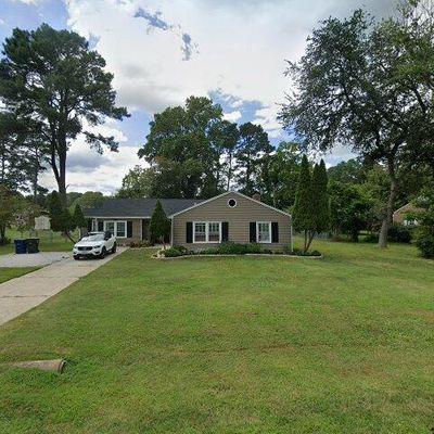 111 Moone Dr, Smithfield, VA 23430