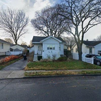 112 Levitt Ave, Bergenfield, NJ 07621