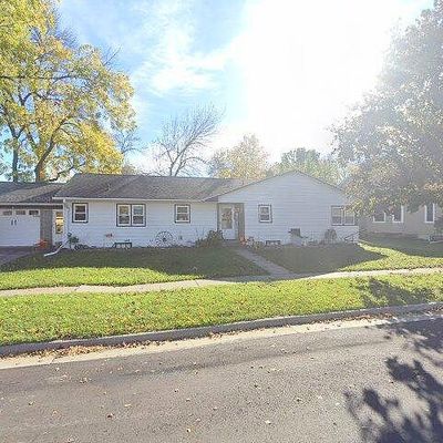 1121 Howard St, Aplington, IA 50604