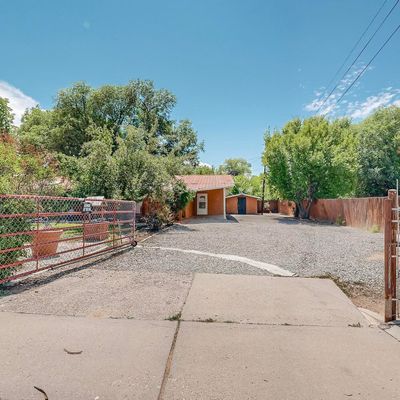 1012 Zuni Ln, Espanola, NM 87532