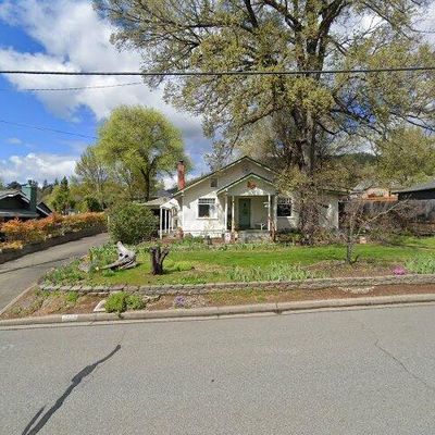 1034 Ne Savage St, Grants Pass, OR 97526