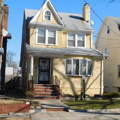 10411 201 St St, Saint Albans, NY 11412