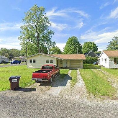 1224 Brown Ct, Taylorville, IL 62568