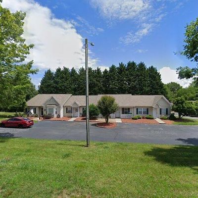 128 Plantation Dr, King, NC 27021