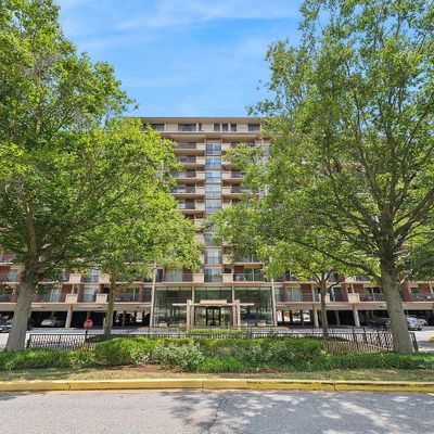 1300 Army Navy Dr #105, Arlington, VA 22202