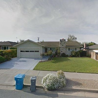 1301 Gloria Dr, Hollister, CA 95023