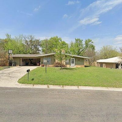 1307 W 1 St St, Lampasas, TX 76550