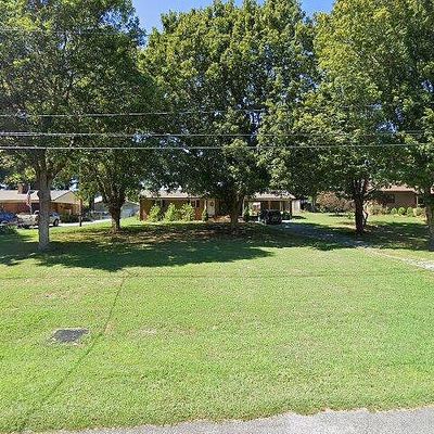 183 Oak Knoll Dr, Thomasville, NC 27360