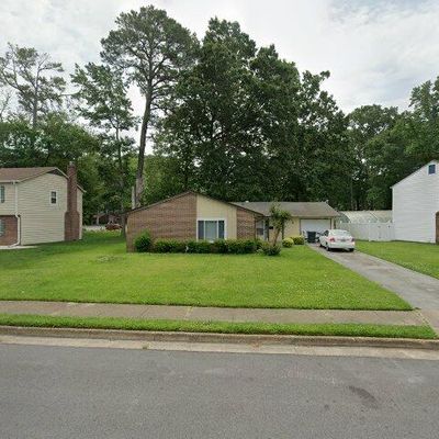 16 Admiral Ct, Hampton, VA 23669