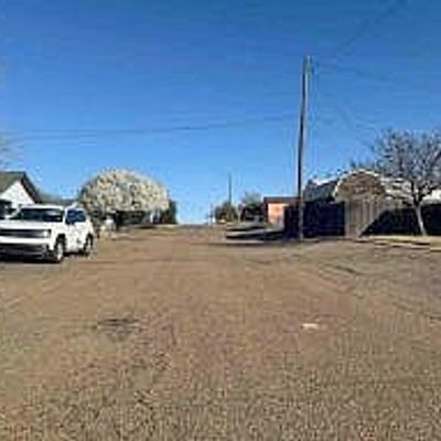 207 Chaparral St, Borger, TX 79007