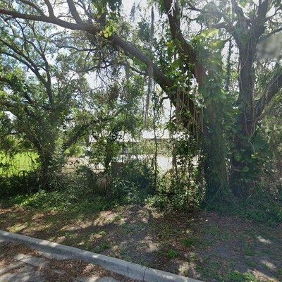 2083 Racimo Dr, Sarasota, FL 34240