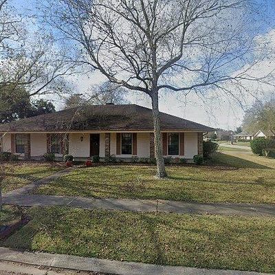 209 Candlelight Dr, Lafayette, LA 70506