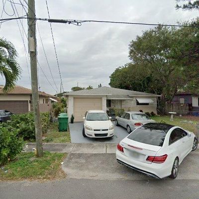 214 Nw 7 Th Ave, Dania, FL 33004