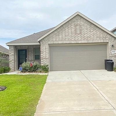 1926 Barrett Gables Dr, Crosby, TX 77532