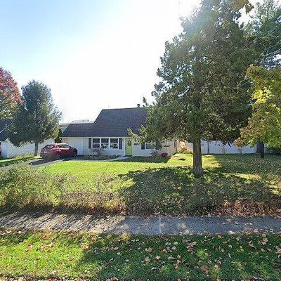 2 Plumbridge Dr, Levittown, PA 19056