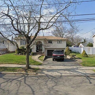 2405 Wallen Ln, North Bellmore, NY 11710